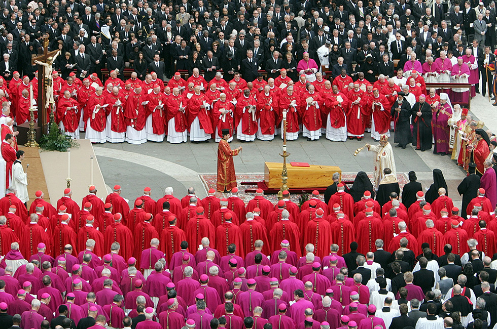 funerali di giovanni paolo ii dieci anni fa cardinali e vescovi al ...