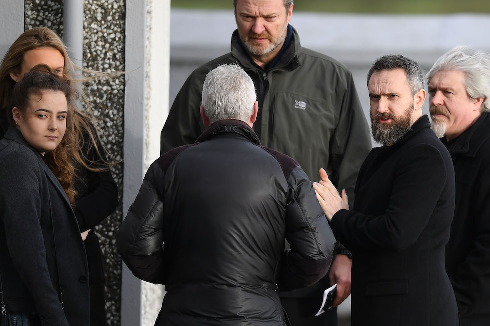 √ Dolores O'Riordan Cranberries immagini dei partecipanti al funerale