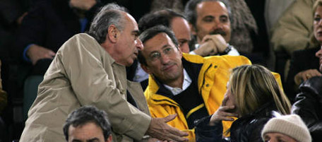 ©Alessandro Falzone/Lapresse
24-04-2005 Roma
Sport - Calcio
Lazio - Juventus Campionato Serie A 2004 2005
Nella foto: Gianfranco Fini e Mario Pescante in tribuna all'olimpico