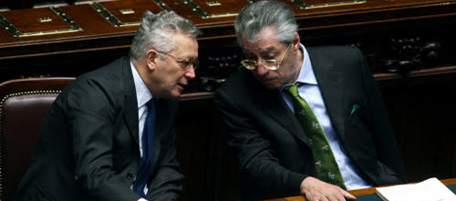 © Marco Merlini / LaPresse
06-05-2010 Roma
Politica
Montecitorio, voto finale sul decreto legge incentivi
Nella foto il ministro dell'Economia, Giulio Tremonti e il ministro per le Riforme, Umberto Bossi

© Marco Merlini / LaPresse
Rome, 05-06-2010
Politic
Montecitorio, Chamber of Deputies, final vote about 'incentives law'
In the photo the Minister of Economy and Finance, Giulio Tremonti and Reform minister Umberto Bossi