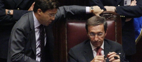 © Mauro Scrobogna / LaPresse
30-09-2009 Roma
Politica
Camera - scudo fiscale - voto fiducia
Nella foto: Italo Bocchino e il Prersidente dellla Camera Gianfranco Fini
House of Assembly - vote of confidence on rules on fiscal drag and to fight ecomonical crisis