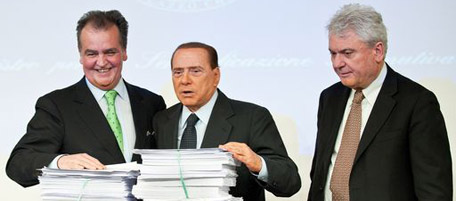 Italian Prime Minister Silvio Berlusconi (C) next to minister of simplication of laws, Roberto Calderoli (L) and Italian secretary Aldo Brancher, speak during their press conference on March 19, 2010 at Palazzo Chigi, the Italian Prime Ministry in Rome. AFP PHOTO / ANDREAS SOLARO