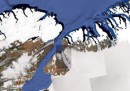 Groenlandia, si stacca un'isola di ghiaccio