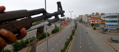 A Karachi continuano le violenze