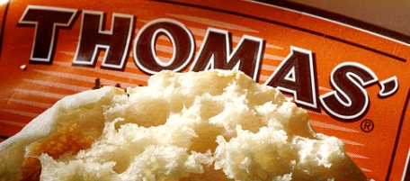 This Friday, June 4, 2010 photo shows a Thomas' English Muffin in Philadelphia. A baking company executive said to be among a handful of people who knows the secrets behind the "nooks and crannies" of Thomas' English Muffins appeals a court order blocking him from taking a job with rival Hostess. (AP Photo/Matt Rourke) Original Filename: Baking_Wars_Trade_Secrets_PX208.jpg