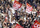 Sesta giornata di proteste e scioperi in Francia