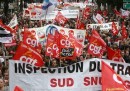 Le Monde contro lo sciopero francese
