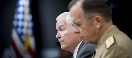 Defense Secretary Robert Gates, left, accompanied by Joint Chiefs Chairman Adm. Mike Mullen hold a press briefing, Thursday, July 29, 2010 at the Pentagon. (AP Photo/Kevin Wolf)