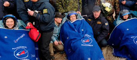 Le foto del ritorno dei cosmonauti