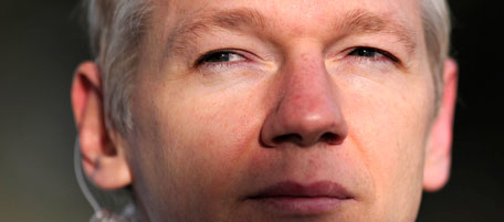 Il complicato rapporto di Julian Assange coi media