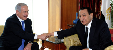 SHARM EL-SHEIKH, EGYPT - JANUARY 06: In this handout image provided by the Israeli Government Press Office (GPO), Israel's Prime Minister Benjamin Netanyahu (L) shakes hands with Egypt's President Hosni Mubarak during their meeting on January 6, 2011 in Sharm el-Sheikh, Egypt. Israel's Prime Minister Benjamin Netanyahu met with Egypt's President Hosni Mubarak to discuss the stalemate between Israelis and Palestinians in peace negotiations which resumed for the first time in two years in September 2010. (Photo by Moshe Milner/GPO via Getty Images) *** Local Caption *** Benjamin Netanyahu;Hosni Mubarak