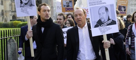 British actor Jude Law, left, and American actor, Kevin Spacey, right, join a demonstration to pay tribute to those people they say are currently detained in Belarus in violation of their right to free expression, in London, Monday, March 28, 2011. (AP Photo / Jonathan Short)