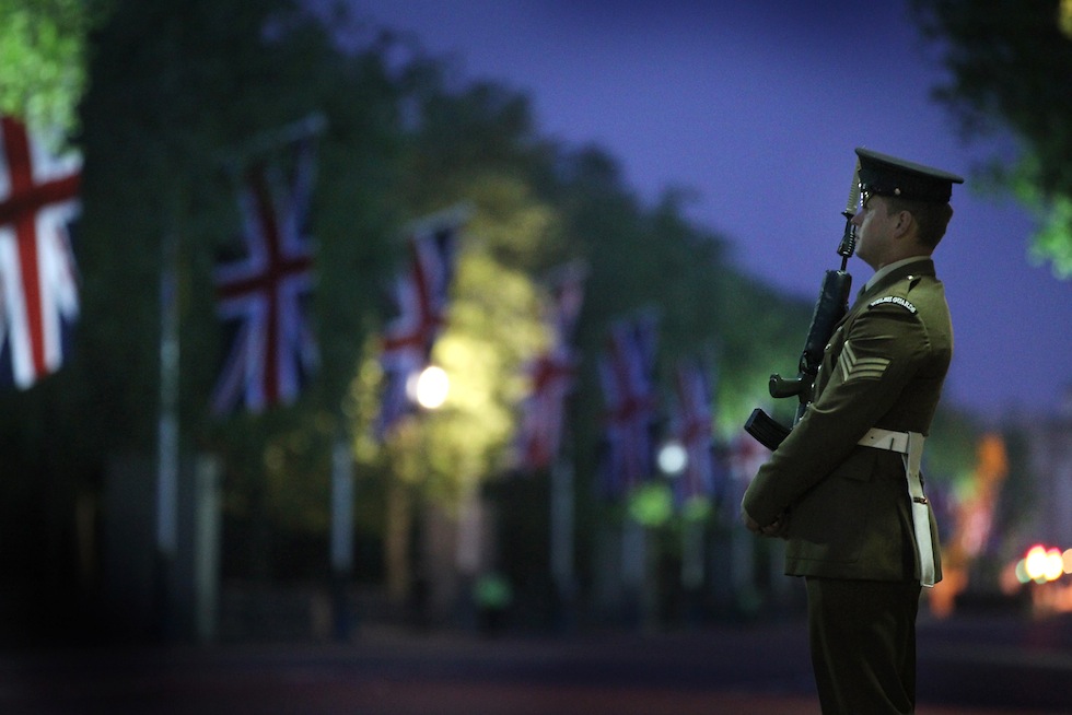 Un membro della Guardia Gallese sul Mall durante le prove della cerimonia. (Peter Macdiarmid/Getty Images)