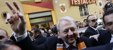 Boston executive Thomas DiBenedetto greets fans as he leaves AS Roma soccer team fans club, in Rome, Thursday, March 31, 2011. A group of American investors led by Boston executive Thomas DiBenedetto plans to sign a deal to buy three-time Italian champion Roma by mid-April. After days of extensive negotiations in Rome, a joint statement issued near midnight on Tuesday read, "The signature for the agreements is scheduled for within the next 20 days." DiBenedetto's group is reportedly prepared to pay $109 million for a 60 percent share of the club. The Unicredit bank, which last year became co-owner of Roma following a debt-for-equity swap with the Sensi family, will retain 40 percent of the club but then sell part of its share to "strategic Italian investors." (AP Photo/Riccardo De Luca)