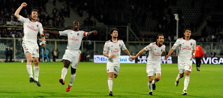 FLORENCE, ITALY - APRIL 10: AC Milan celebrate during the Serie A match between ACF Fiorentina and AC Milan at Stadio Artemio Franchi on April 10, 2011 in Florence, Italy. (Photo by Claudio Villa/Getty Images)