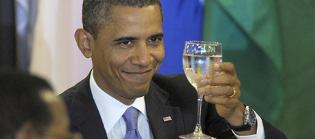 President Barack Obama raises his glass for a toast by UN Secretary General Ban Ki-Moon during a luncheon at the United Nations, Thursday, Sept. 23, 2010. (AP Photo/Susan Walsh)