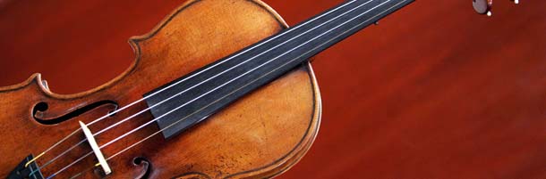 New York, UNITED STATES: A 1729 Stradivari known as the "Solomon, Ex-Lambert" is on display 27 March, 2007 at Christie's in New York. The fine musical instrument, valued at USD 1,000,000-1,500,000 will be auctioned 02 April, 2007 at Christie's. AFP PHOTO/DON EMMERT (Photo credit should read DON EMMERT/AFP/Getty Images)