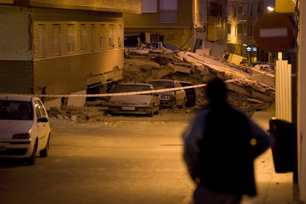 Un edificio crollato a Lorca, nel sud della Spagna. (Jorge Guerrero/AFP/Getty Images)