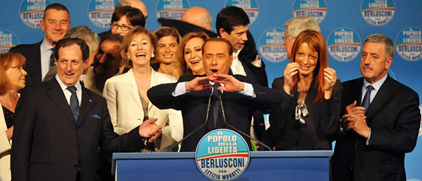 LaPresse
07-05-2011 MilanoPolitica
Manifestazione del PDL al Palasharp in sostegno del candidato sindaco Letizia Moratti con Silvio BerlusconiNella foto: Silvio Berlusconi con Letizia Moratti e gli altri politici del Pdl