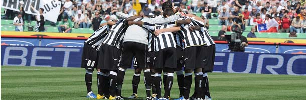 UDINE, ITALY - MAY 08: Players of Udinese before the Serie A match between Udinese Calcio and SS Lazio at Stadio Friuli on May 8, 2011 in Udine, Italy. (Photo by Dino Panato/Getty Images)