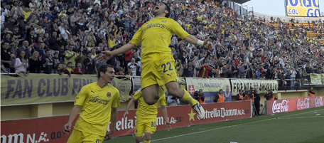 Villarreal's Italian forward Giuseppe Rossi celebrates his goal during the Spanish league football match Villareal CF vs Getafe on May 1, 2011 at El Madrigal stadium in Villareal. AFP PHOTO / JOSE JORDAN (Photo credit should read JOSE JORDAN/AFP/Getty Images)