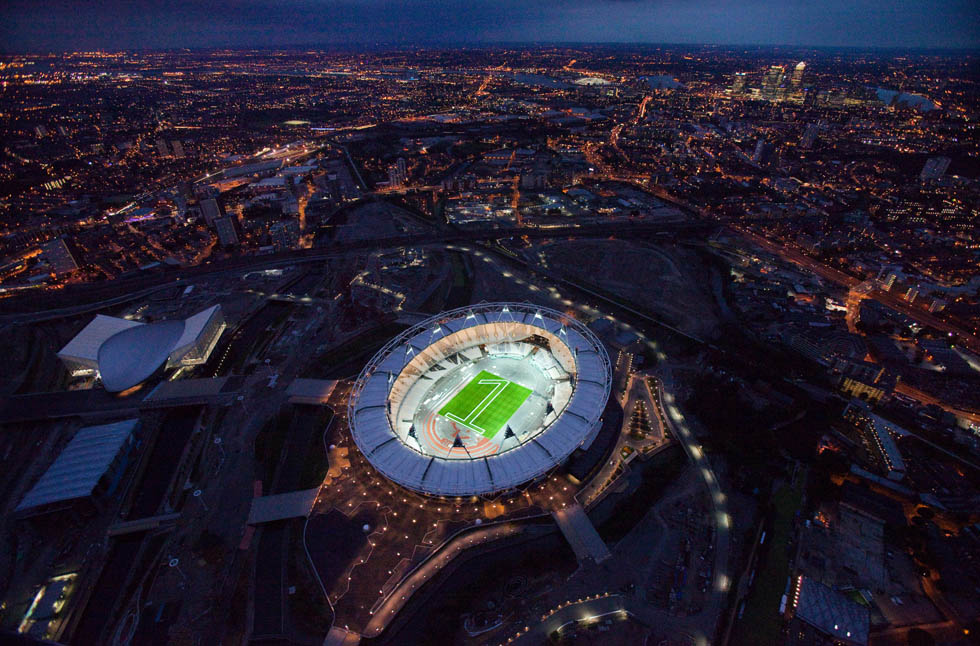 Vista notturna dell'Olympic Stadium (Anthony Charlton/LOCOG/Getty Images)