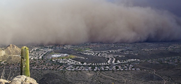Duststorm 07/18/2011 -- A dust storm rolls into the Phoenix area Monday evening, July 18, 2011. Thunderstorms in central Arizona generated the dust storm. (Photo by Nick Oza/ The Arizona Republic) --Maricopa County Out--