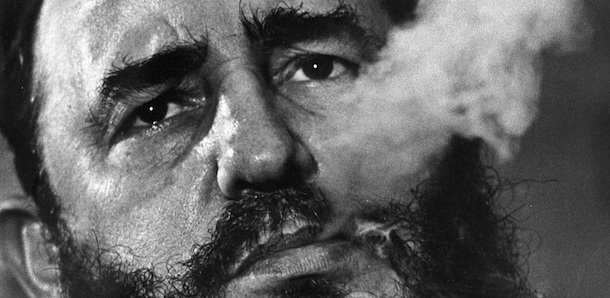 ARCHIV: Fidel Castro exhales cigar smoke during an interview at his presidential palace in Havana (Foto vom Maerz 1985). Castro wird am Samstag (13.08.11) 85 Jahre alt. Foto: Charles Tasnadi/AP/dapd