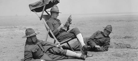6th June 1918: American soldiers at leisure on Southport sands, Lancashire. A packet of cigarettes rests on top of the deckchair. (Photo by A. R. Coster/Topical Press Agency/Getty Images)