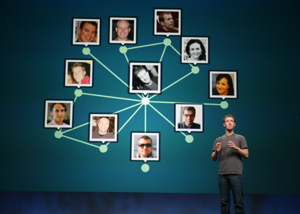 L&#8217;amministratore delegato di Facebook Mark Zuckerberg presenta le novitÃ  alla Facebook f8 Developer Conference a San Francisco il 22 settembre 2011 (KIMIHIRO HOSHINO/AFP/Getty Images)
