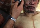 Il corpo di Gheddafi ucciso