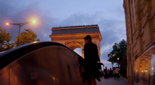 Parigi, da sotto in su