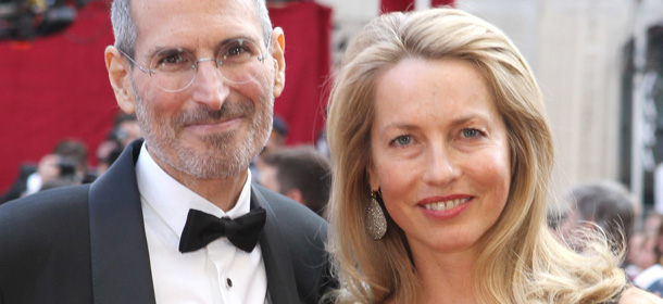 HOLLYWOOD &#8211; MARCH 07: Apple&#8217;s Steve Jobs and Laurene Powell arrive at the 82nd Annual Academy Awards held at Kodak Theatre on March 7, 2010 in Hollywood, California. (Photo by Alexandra Wyman/Getty Images)
