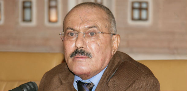 Il presidente Ali Abdullah Saleh annuncia le sue dimissioni l&#8217;8 ottobre 2001. (AFP)
