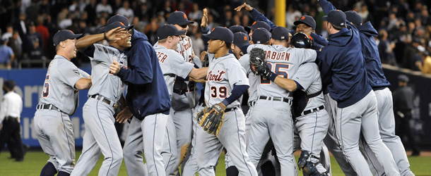 Detroit Tigers celebrate after winning Game 5 of baseball&#8217;s American League division series 3-2 over the New York Yankees on Thursday, Oct. 6, 2011, in New York. (AP Photo/Kathy Kmonicek)
