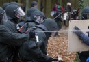 Lo spray sui manifestanti in Germania
