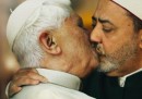 Il bacio tra il papa e l'imam