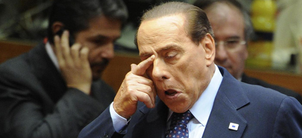 LaPresseestero26 10 2011 Bruxelles &#8211; BelgioVertice Europeo sulla Crisi FinanziariaNella Foto Silvio BerlusconiItalian Prime Minister Silvio Berlusconi wipes his eye as he arrives for a round table at an EU summit in Brussels on Wednesday, Oct. 26, 2011. A grand plan to resolve Europe&#8217;s escalating debt crisis was once again in doubt after officials said key parts of the package may not be ready in time for a leaders&#8217; summit on Wednesday
