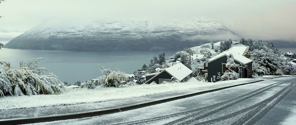 Settled snow is seen covering houses / XXX on New Zealand&#8217;s lower South Island on November 4, 2011 in Queenstown, New Zealand. The unseasonal weather is not expected to clear until tomorrow, with snow continuing to fall.
