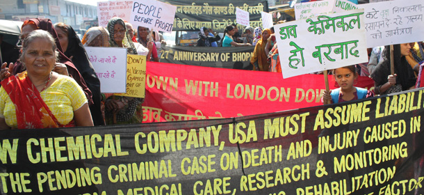 (FILES) In this photograph taken on December 2, 2011, activists and survivors of the 1984 Bhopal gas disaster demonstrate during the 27th anniversary of the tragedy in Bhopal. Thousands took to the streets in central India December 3, 2011 over New Delhi&#8217;s decision not to boycott the London Olympics over sponsorship by a US company linked to the deadly 1984 Bhopal gas tragedy. Marking the 27th anniversary of the industrial disaster which killed tens of thousands of people, protestors gathered at two sites in the city of Bhopal to demand that India pull out from the Games sponsored by Dow Chemical, which bought Union Carbide, the firm blamed for the lethal gas leak. AFP PHOTO/STR/FILES (Photo credit should read STRDEL/AFP/Getty Images)
