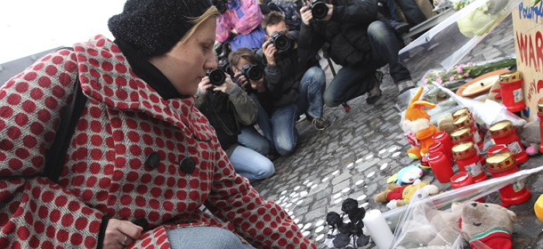 LaPresse
14-12-2011
cronaca
Massacro Liegi, il giorno dopo
Nella foto: una giovane donna ripone fiori a una fermata di autobus dove Ã¨ avvenuto l&#8217;attacco
