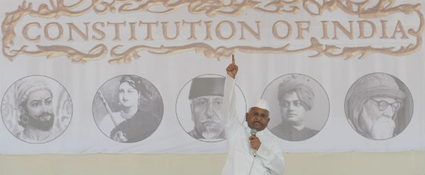 Anna Hazare sospende lo sciopero della fame