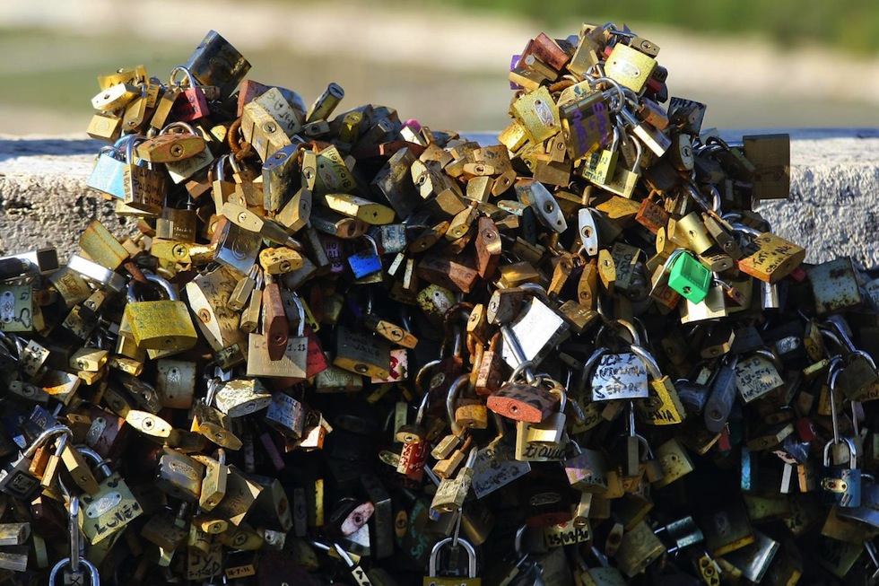 Le foto dei lucchetti degli innamorati a Ponte Milvio