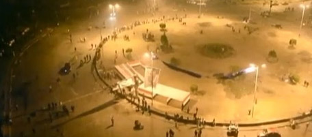 La polizia ha attaccato all’alba in piazza Tahrir
