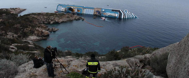 LaPresse19-01-2012 Isola del GiglioCronacaCosta Concordia, le nuove foto di oggiNella foto: vista generale della Costa Concordia