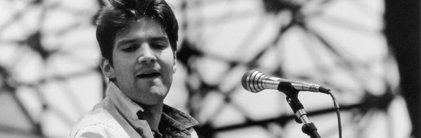 English singer-songwriter Lloyd Cole on stage with his band The Commotions at Milton Keynes, June 1986. (Photo by Dave Hogan/Hulton Archive/Getty Images)