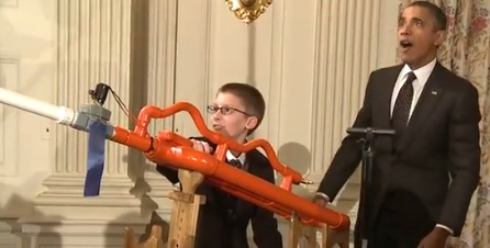 Barack Obama spara un marshmallow