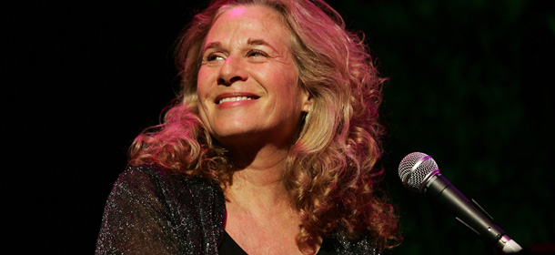 SYDNEY, AUSTRALIA - NOVEMBER 30: Singer Carole King performs on stage in concert at the Sydney Entertainment Centre on November 30, 2006 in Sydney, Australia. (Photo by Matt King/Getty Images)