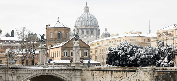 Foto Mauro Scrobogna /LaPresse
04-02-2012 Roma
Interni
Neve a Roma
Nella foto: neve a Roma, San Pietro Vaticano
Photo Mauro Scrobogna /LaPresse
04-02-2012 Roma
Home
Snowing in Rome
In the picture: Unusual snow in Rome, San Pietro Vaticano