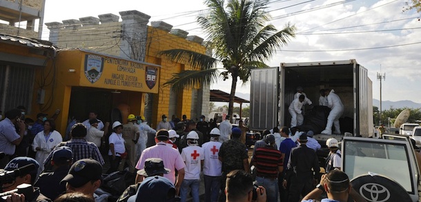 Members of the Honduran Red Cross and Forensic workers carry the remains of convicts from the National Prison in Comayagua, some 90 kms north fo Tegucigalpa, on February 15, 2012. At least 350 prisoners were killed and scored injured when a fire overnight tore through the prison in central Honduras. The prison held around 850 prisoners. AFP PHOTO/Orlando SIERRA (Photo credit should read ORLANDO SIERRA/AFP/Getty Images)